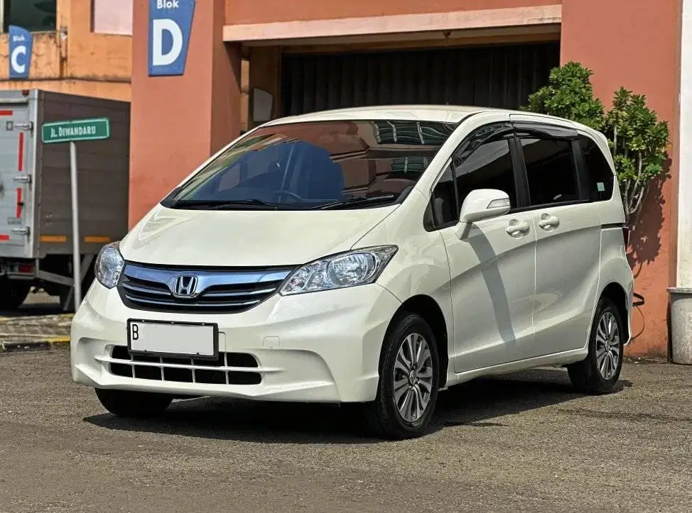 KM 60rb Honda Freed PSD 1.5 AT 2012 Service Record Putih Metalik