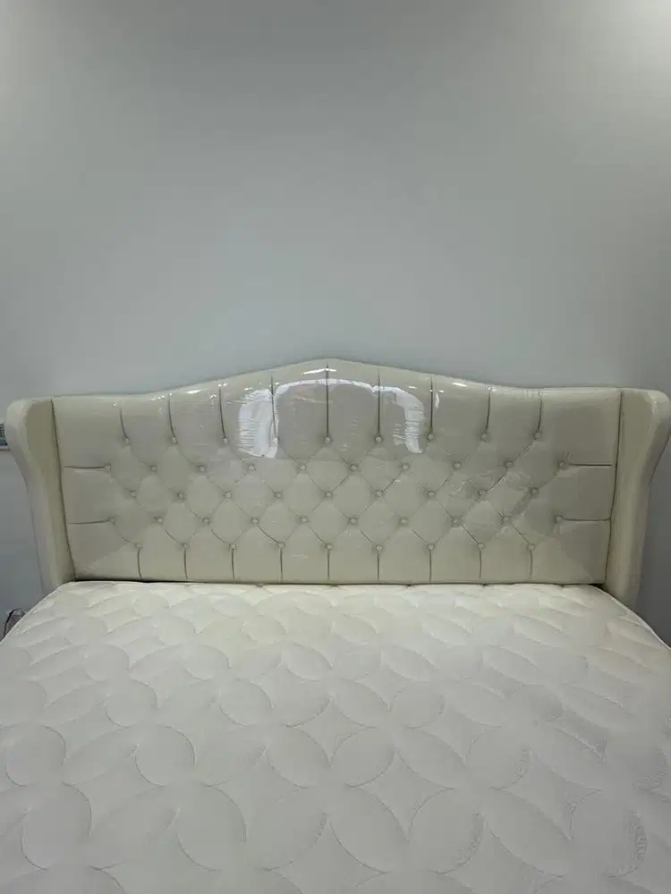 Tempat tidur super king size dengan kasur