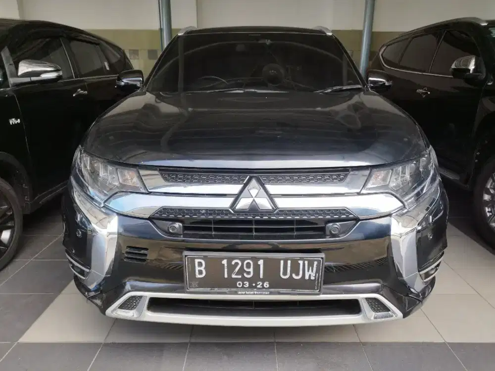 Mitsubishi Outlander 2.4L PHEV (HYBRID) 4x4 AT 2019 - Hitam Mutiara