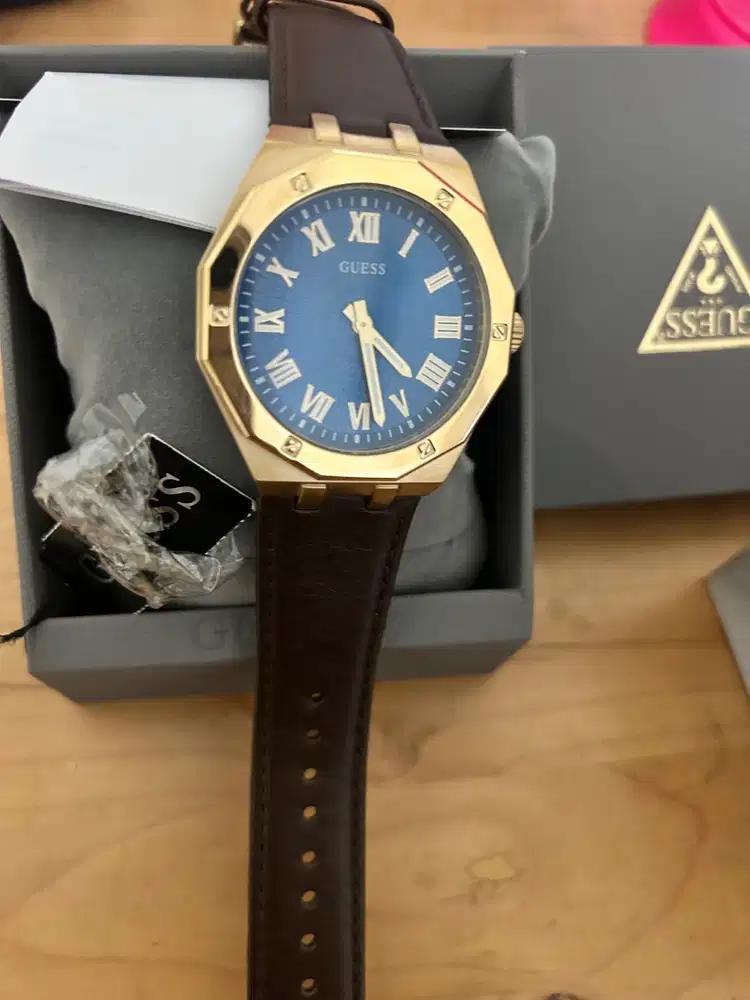 Dijual jam tangan merek guess ori store