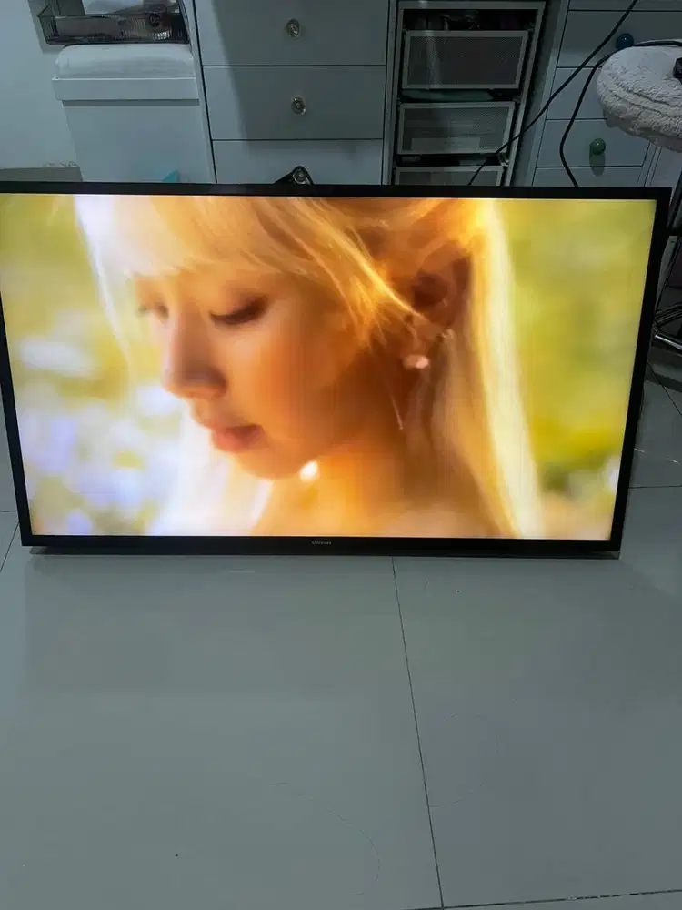 Samsung Tv LED 40 inci mulus Full HD bonus braket dan STB