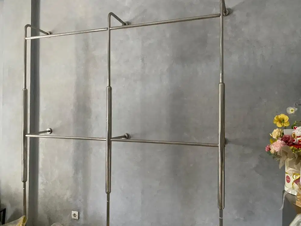 GANTUNGAN BAJU DINDING