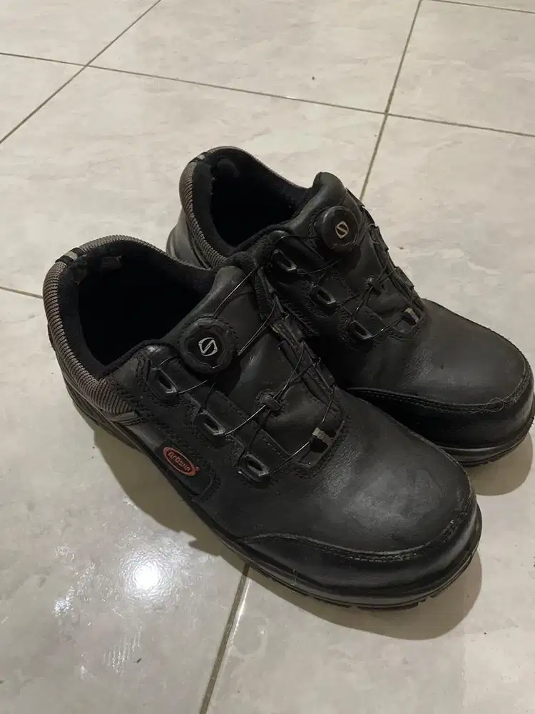 Sepatu safety Dr Osha size 42