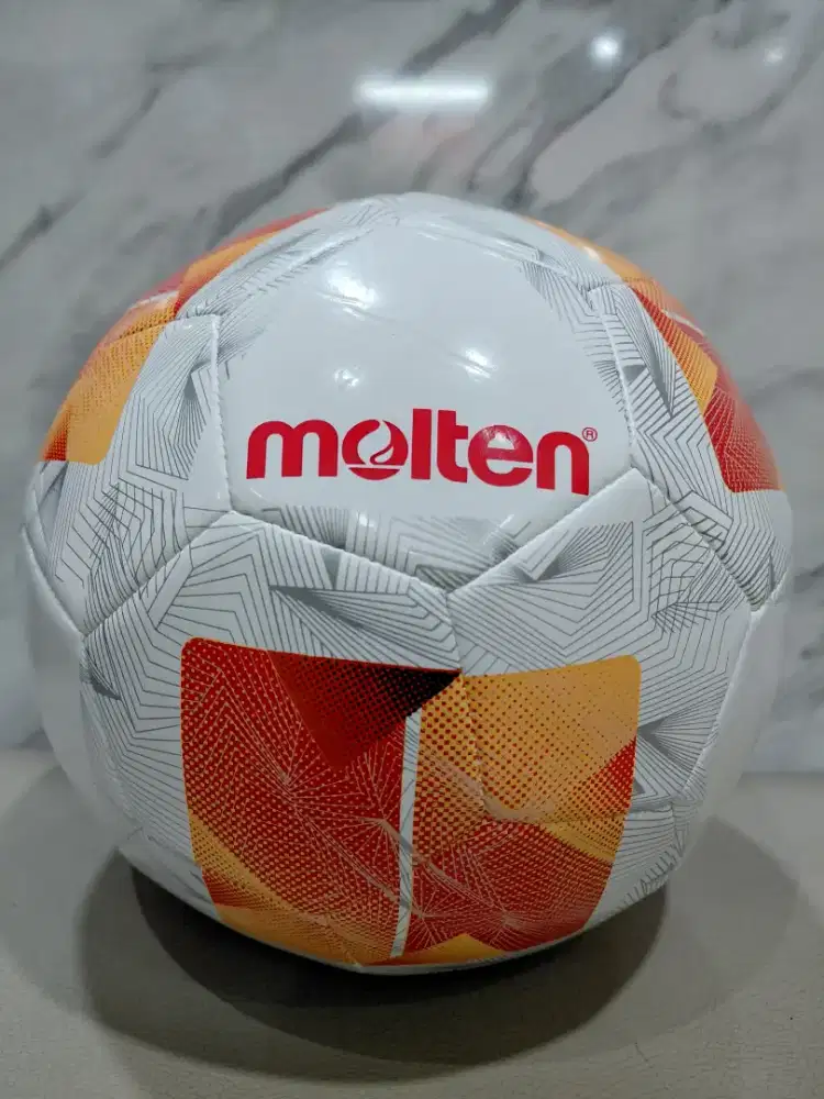 Bola Sepak Molten