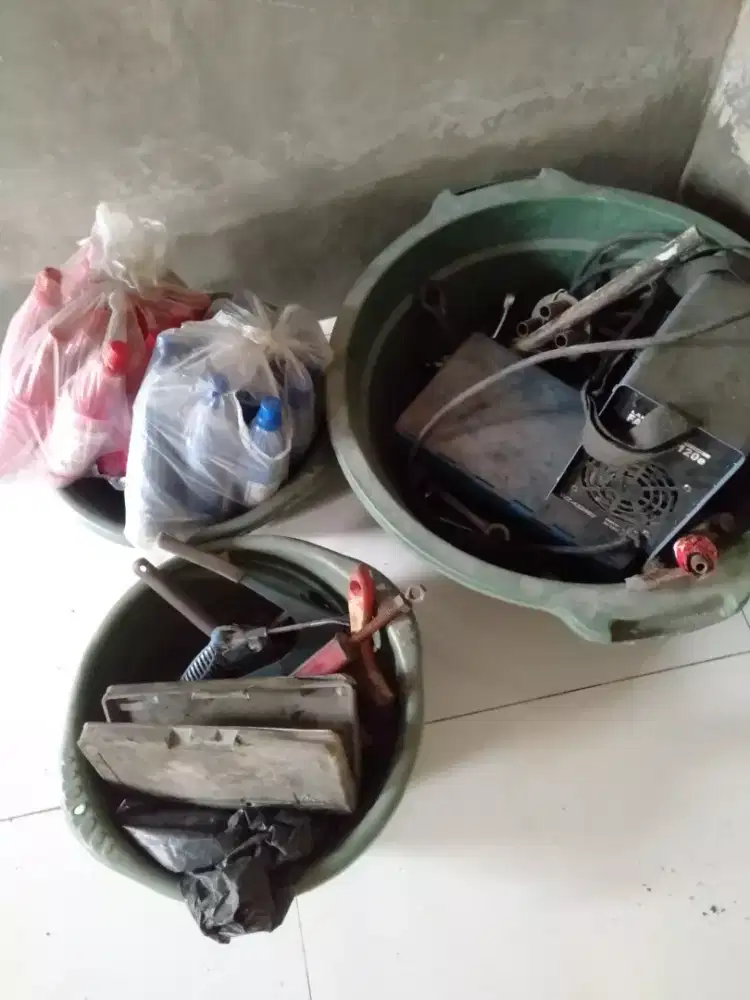 Bekas bengkel motor bangkrut