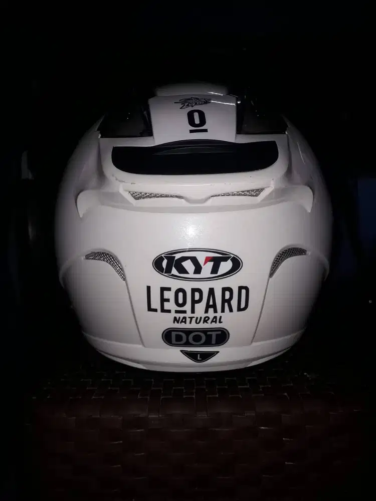 Helm kyt leopard ori,kondisi 90% minuse pemakaian 1bln lebih