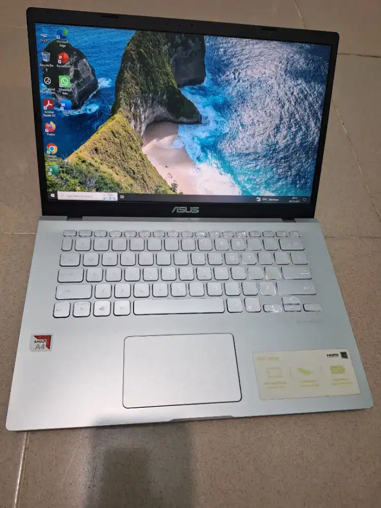 Bismillah dijual laptop asus vivobook slim A4 ram 8gb mulus siap pakai