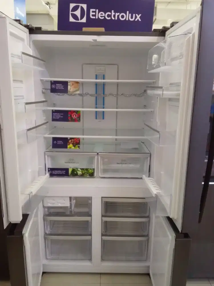 ELECTROLUX REFRIGERATOR 4 DOORS 541 L