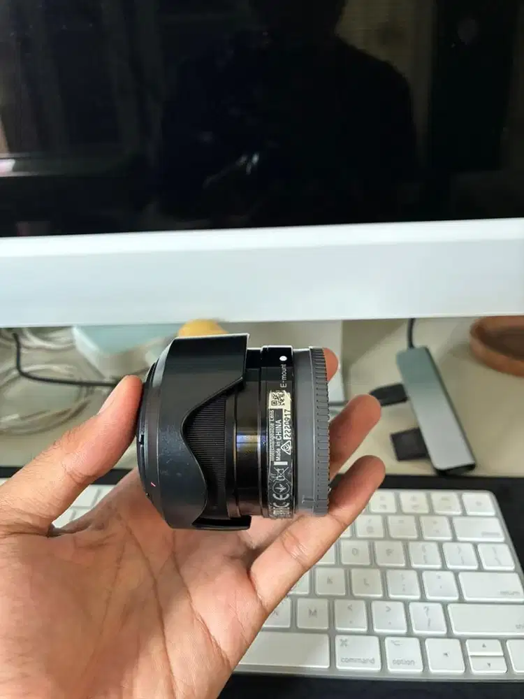 Lensa Sony E 35mm F1.8