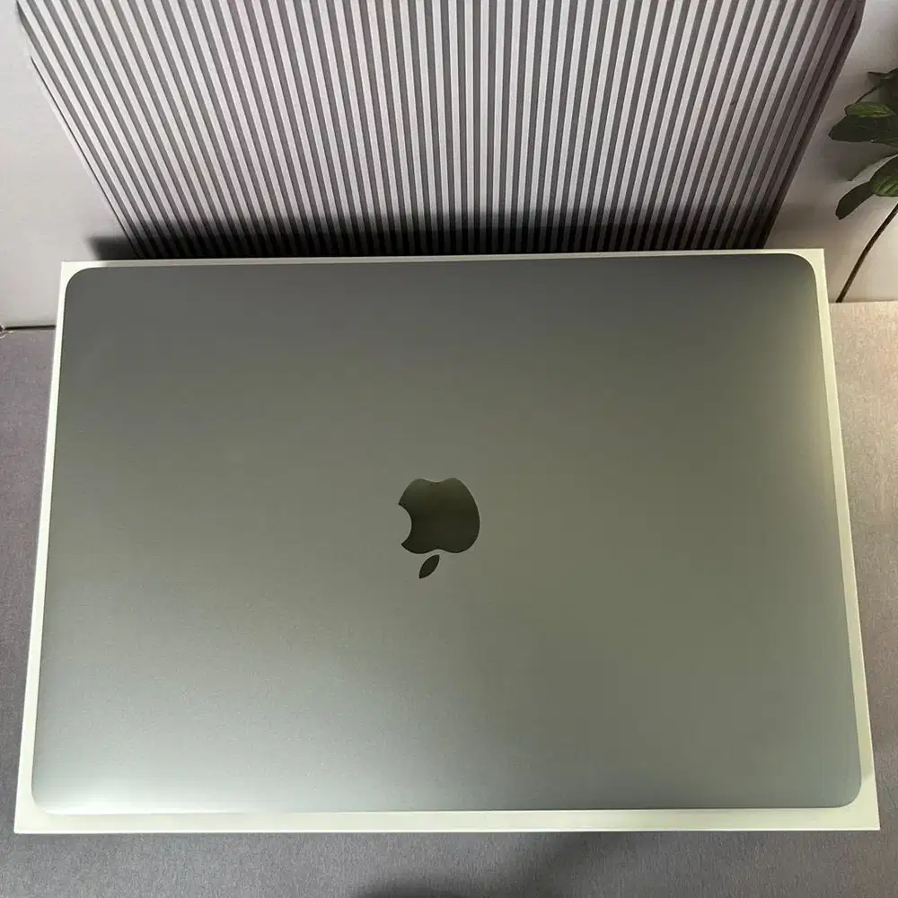 Macbook Air M1 8/256GB Resmi Ibox