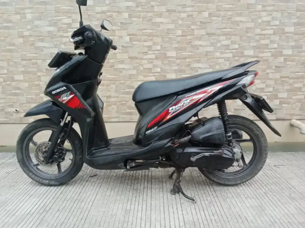 Dijual Honda Beat FI thn 2014 mulus komplit pajak panjang