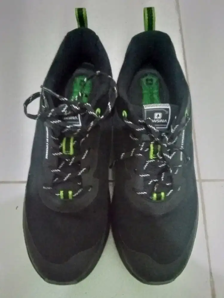 Sepatu consina baru