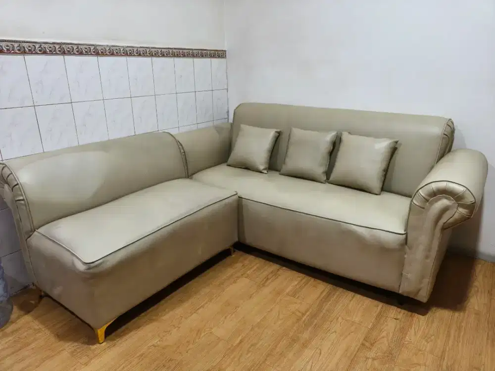 Dijual sofa L kulit oscar