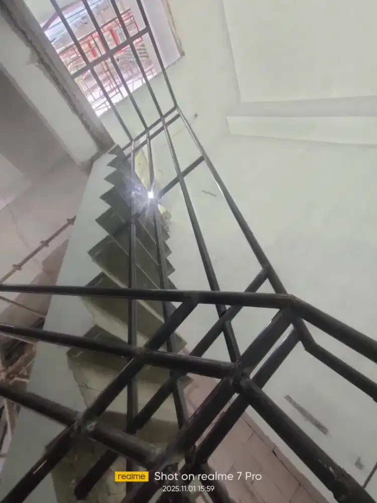 Reling tangga dalurat