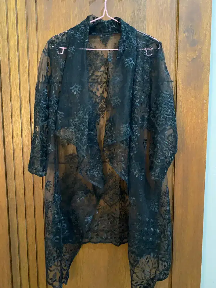 OUTER LACE HITAM
