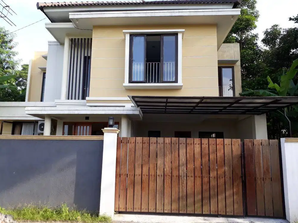 RUMAH MODERN VIEW JOGJA CITY MALL 1 KM KE UGM — OWNER LANGSUNG