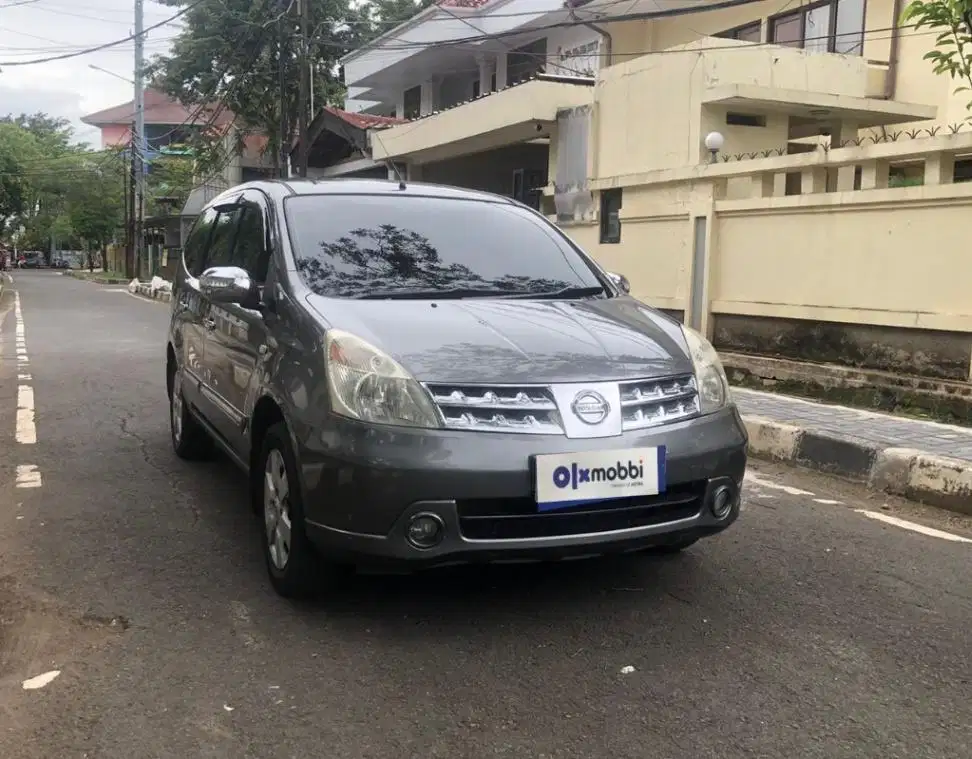 TDP 4,JT Nissan Grand livina 1.5 XV Bensin-AT Hitam 2011