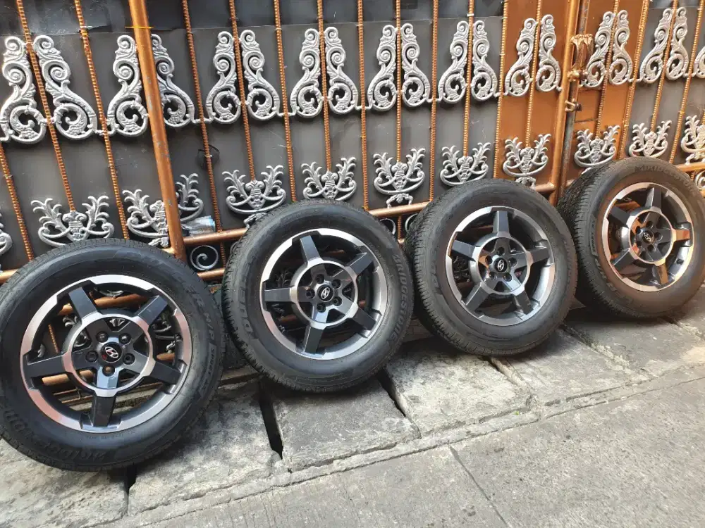 Velg & ban original hyundai palisade ring 18 pemakaian 2 bulan