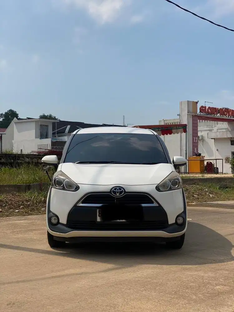 Toyota sienta 2016