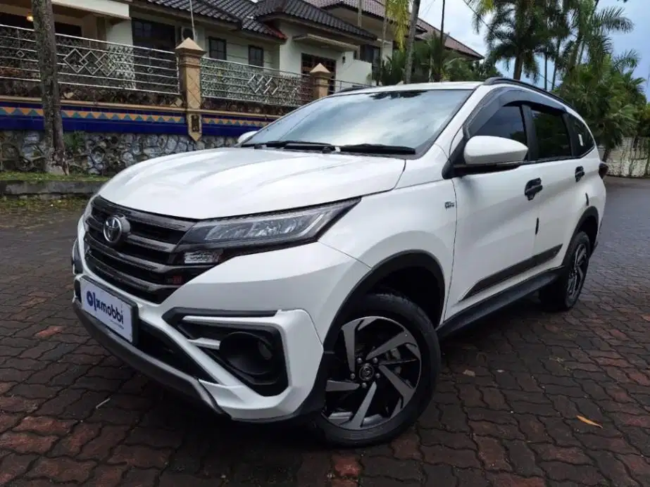 TOYOTA RUSH 1.5 GR SPORT Bensin MT2023 KTYT