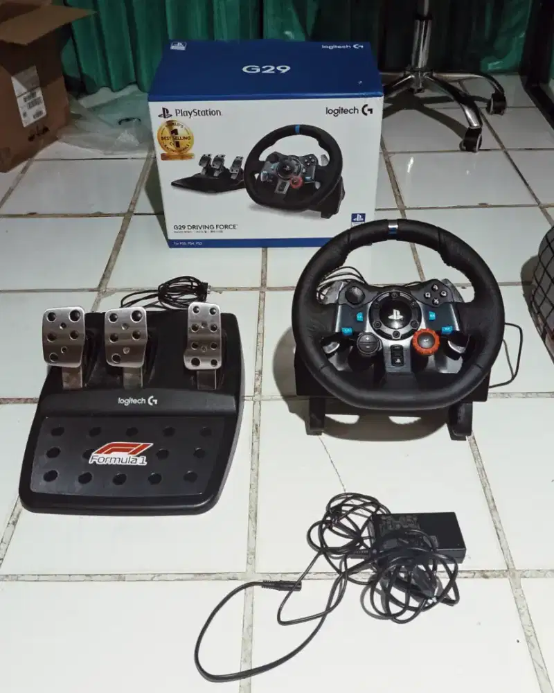 LOGITECH G29 (Steering Wheel + Pedal)