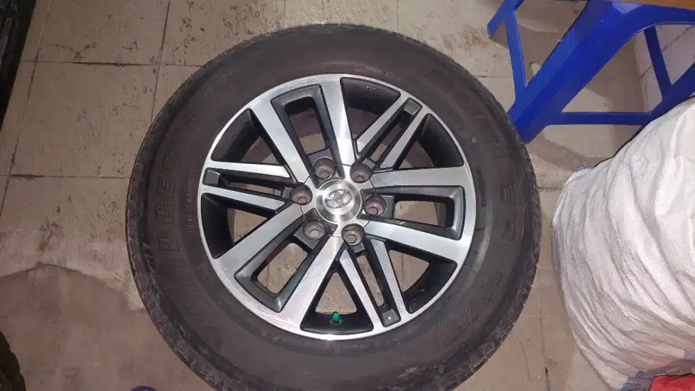 Velg ori fortuner R18 plus ban masih tebal