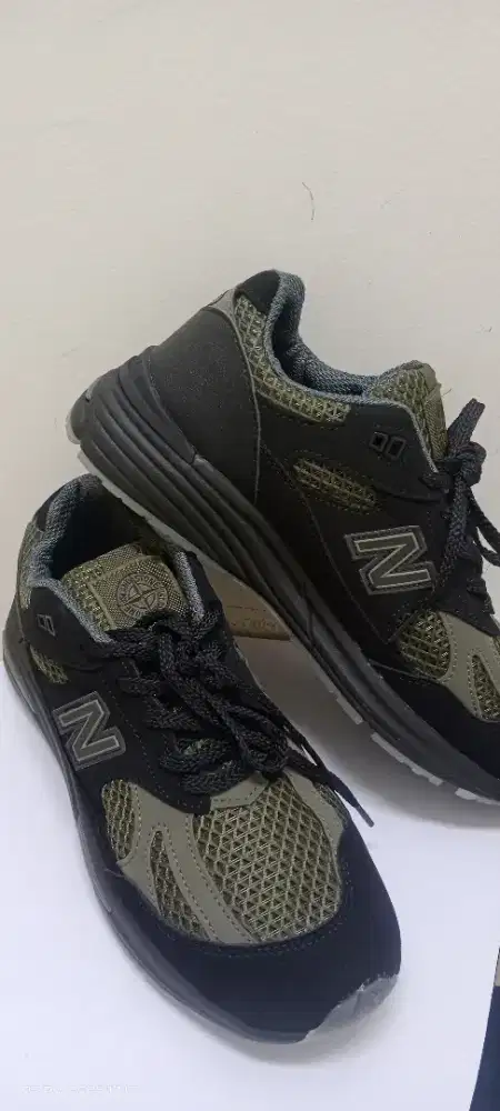 Sepatu NB stone island