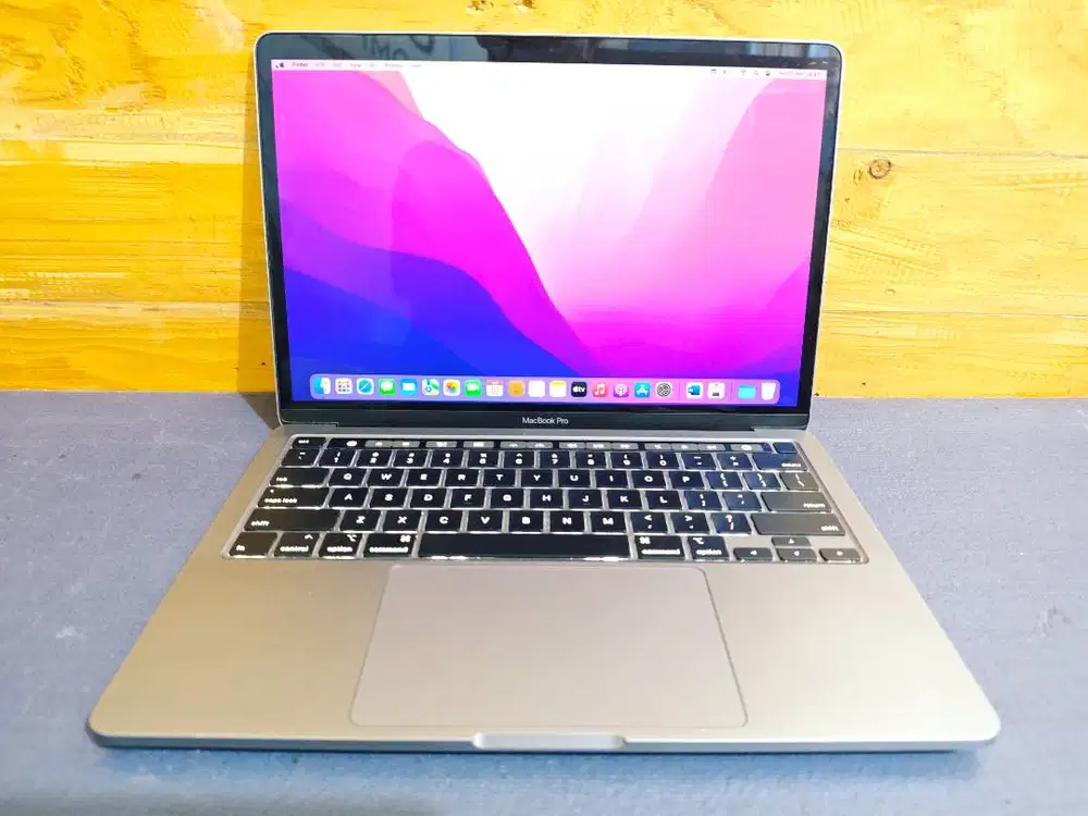 Macbook Pro 2020 Touchbar Core i7 RAM 16GB SSD 512GB Retina-Display