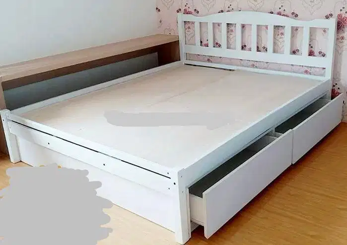 Ranjang Kasur Queen 160x200 ada lacinya!!