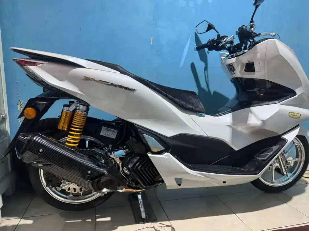 Honda pcx abs warna putih km 500 perak.  Barang orisinil semua ada