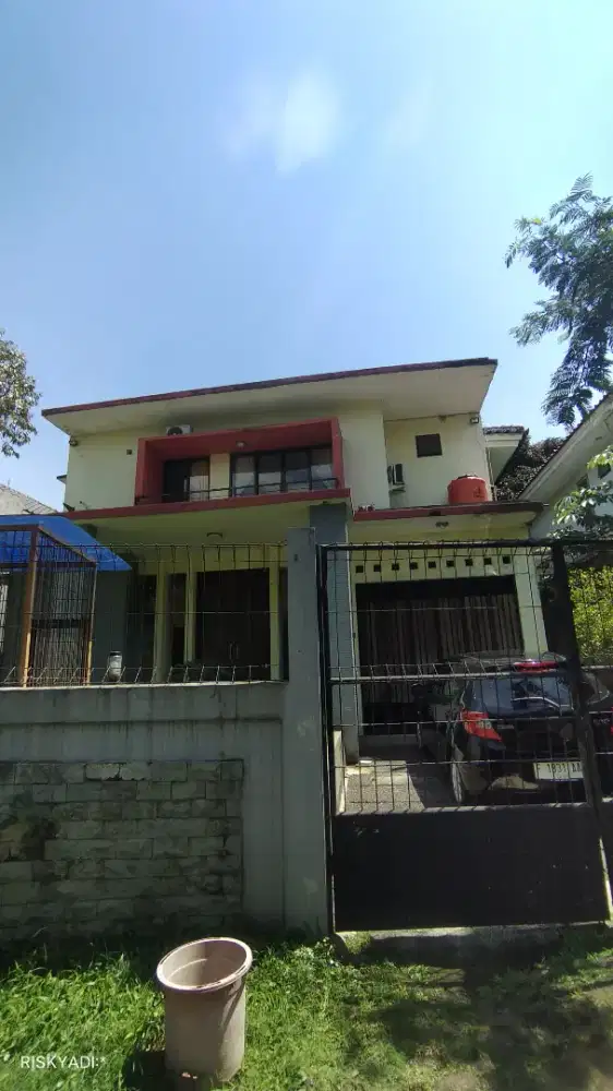 Di jual cepat  rumah mewah daerah elit full furnished