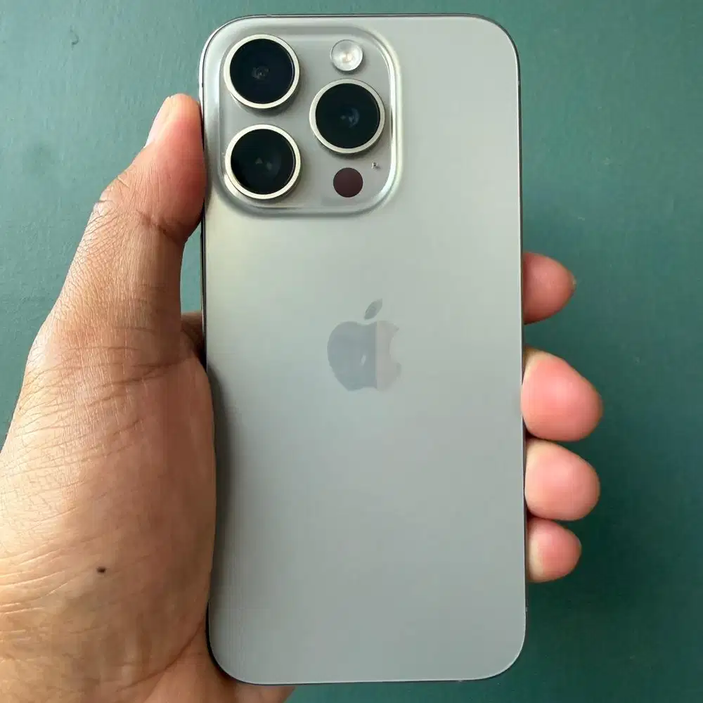 iPhone 15 Pro 256GB Natural Titanium BH 88% IMEI Beacukai + Case UAG