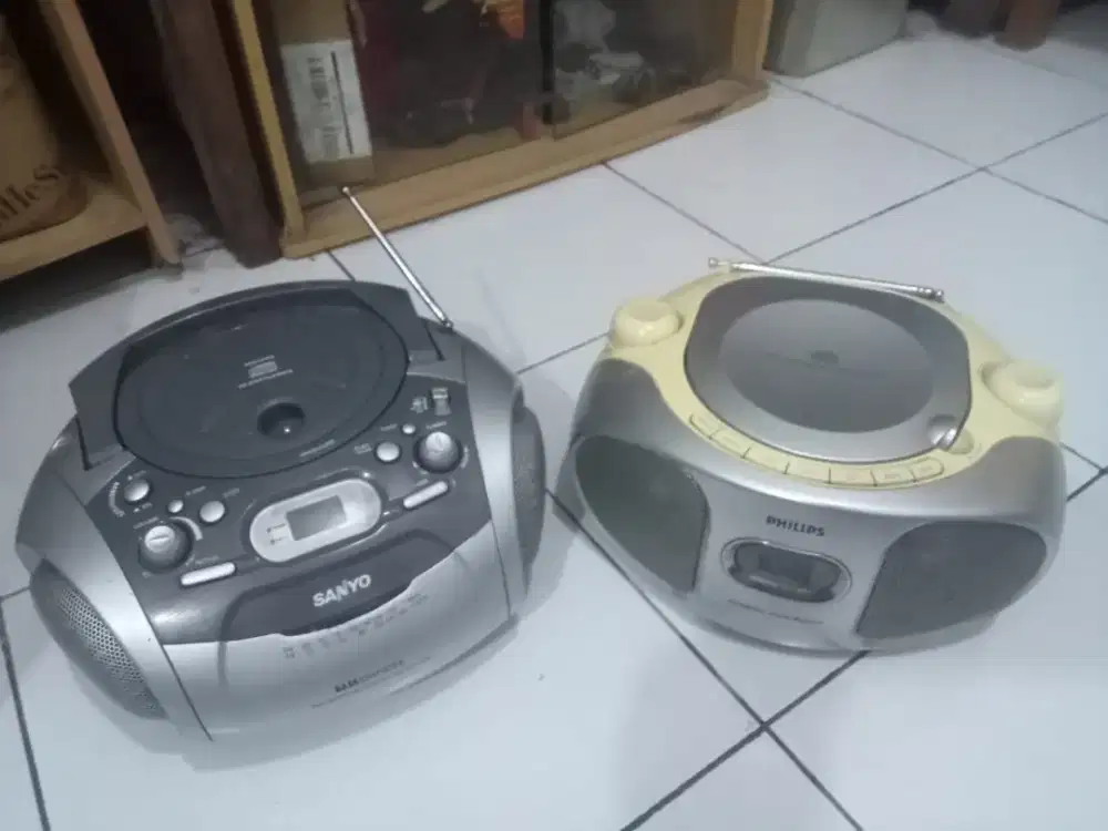 Radio bombox Philips dan sanyo