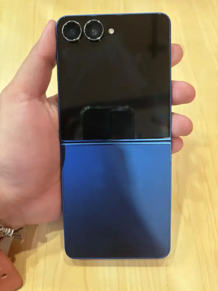 Samsung Z Flip 7 12/256