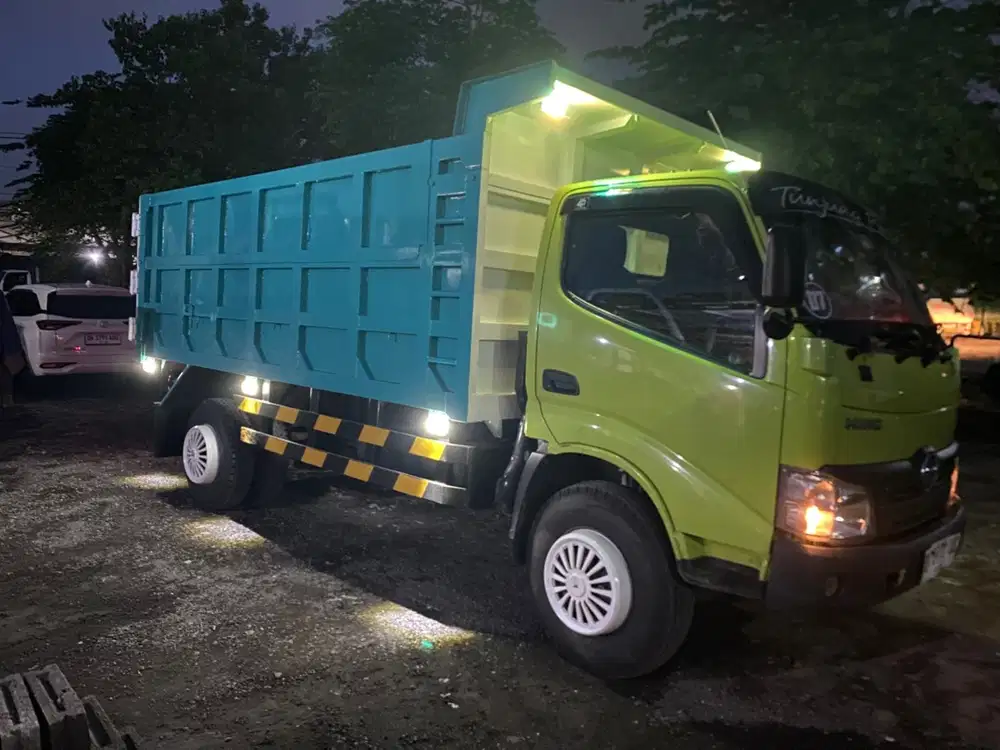 Barang istimewa Hino Dutro 2023 . Samsat baru,Ban baru. Tinggal pakai