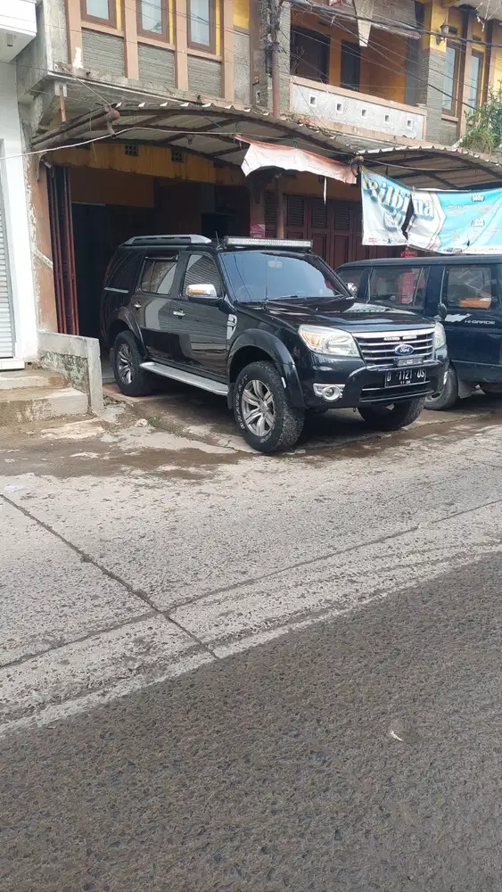 Jual everest tahun 2010