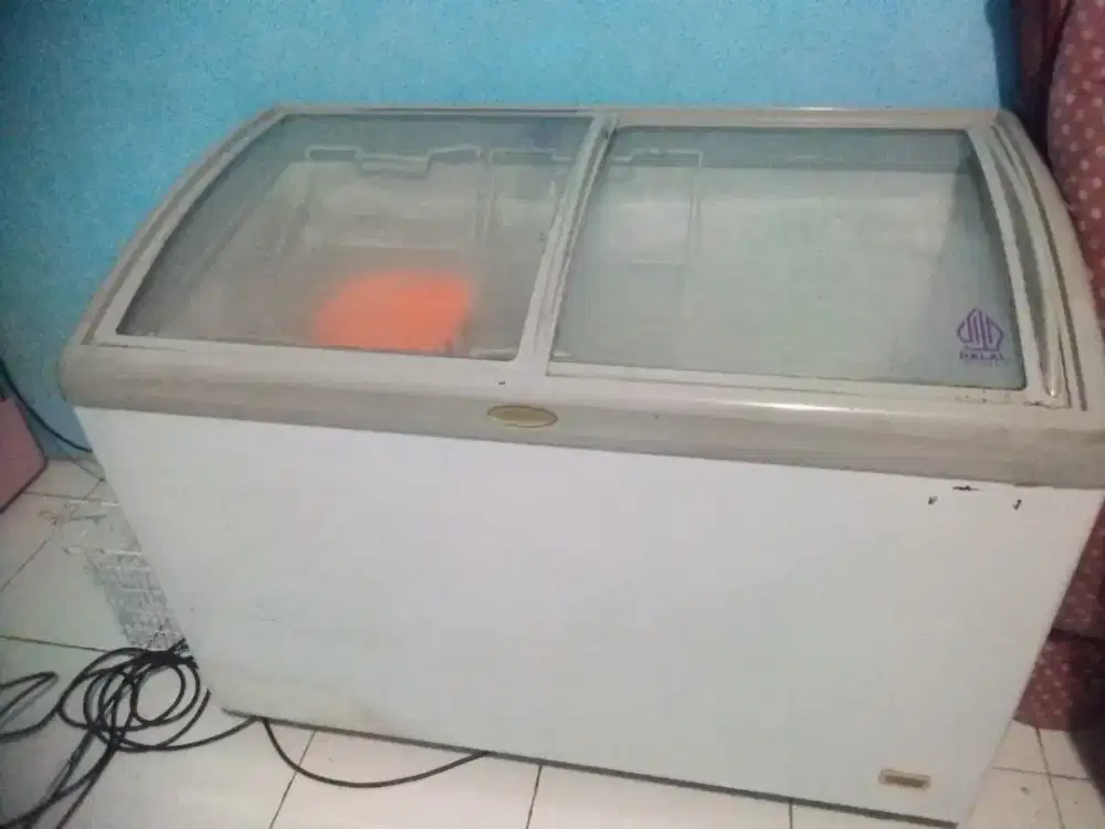 Frezer 300 liter merk aucma