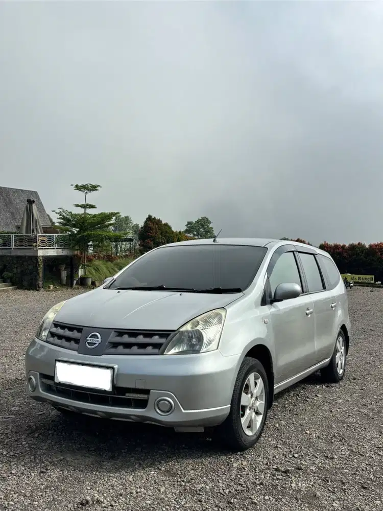Nissan Grand Livina 1.5 XV AT tahun 2009