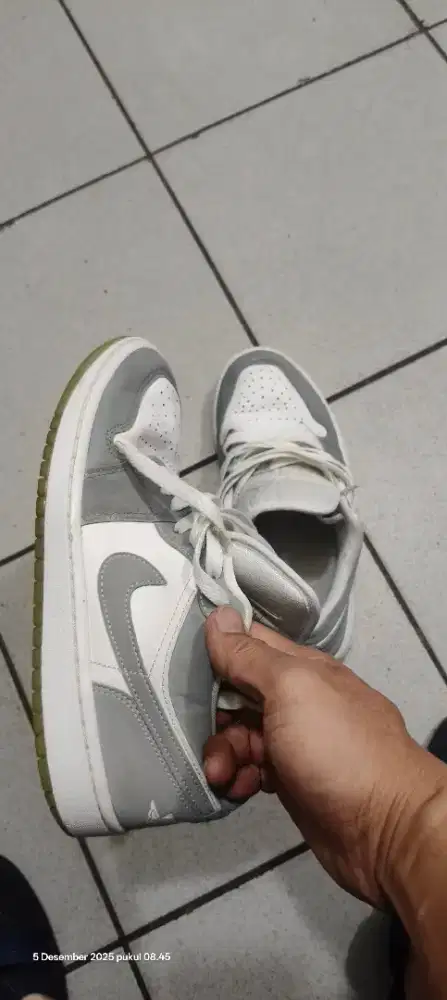 Nike Air Jordan 1 Low Sepatu