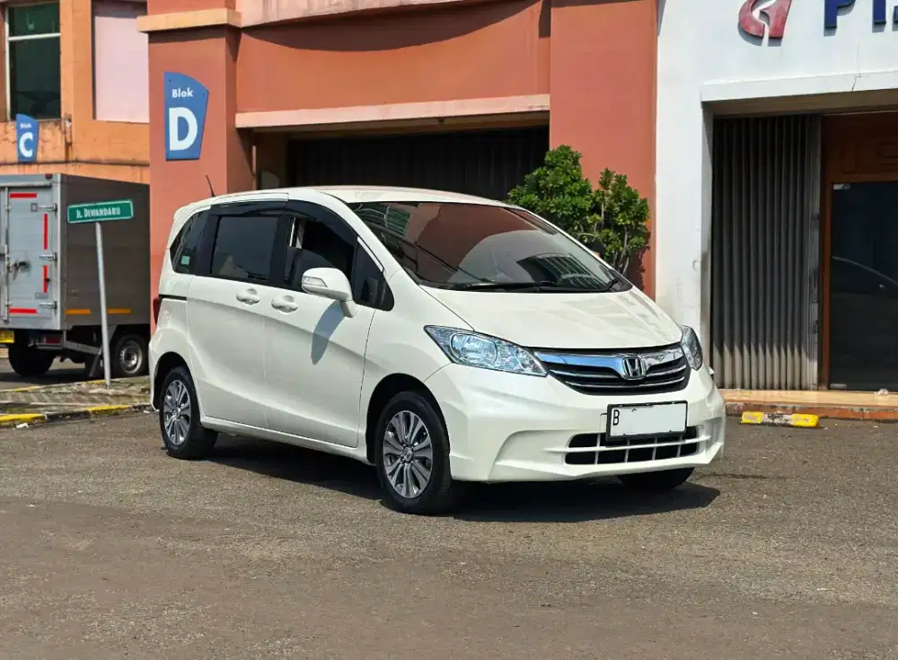 KM 60 Freed PSD 2012 Matic 1.5 E AT Putih Honda bs TT