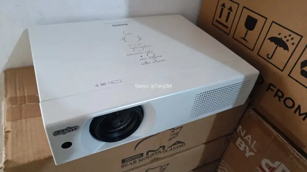 Projector sanyo 4500 lumen
