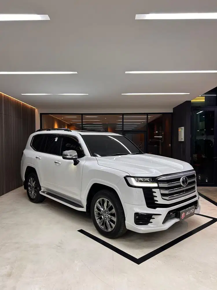 Toyota Land Cruiser LC300 VXR 2024 LC 300 Putih Km23rb D1388ALJ