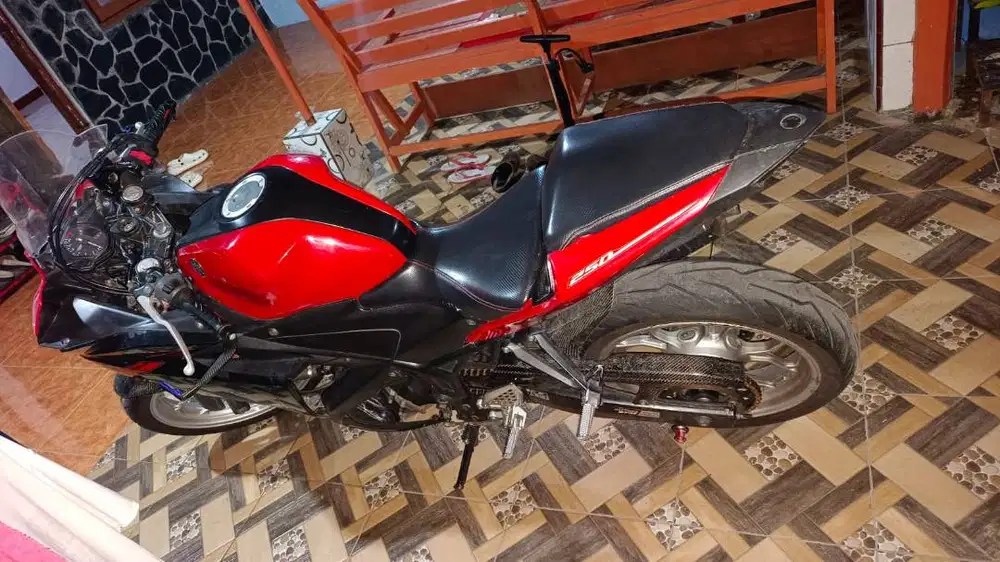 Yamaha R.25 plat H 3378 EH