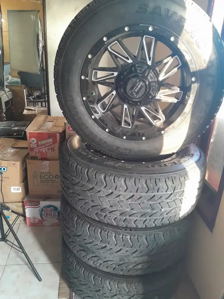 Velg HRS offroad R18 dan ban savero at pro