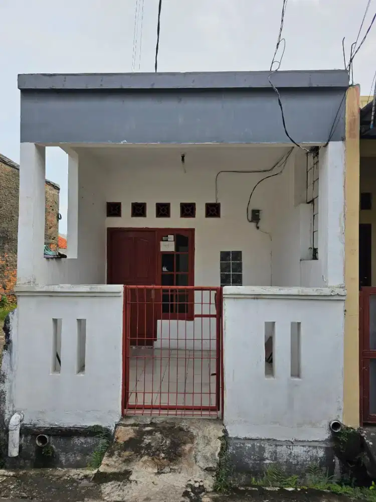 Jual Rumah Pinggir Jalan Raya 2 Lantai