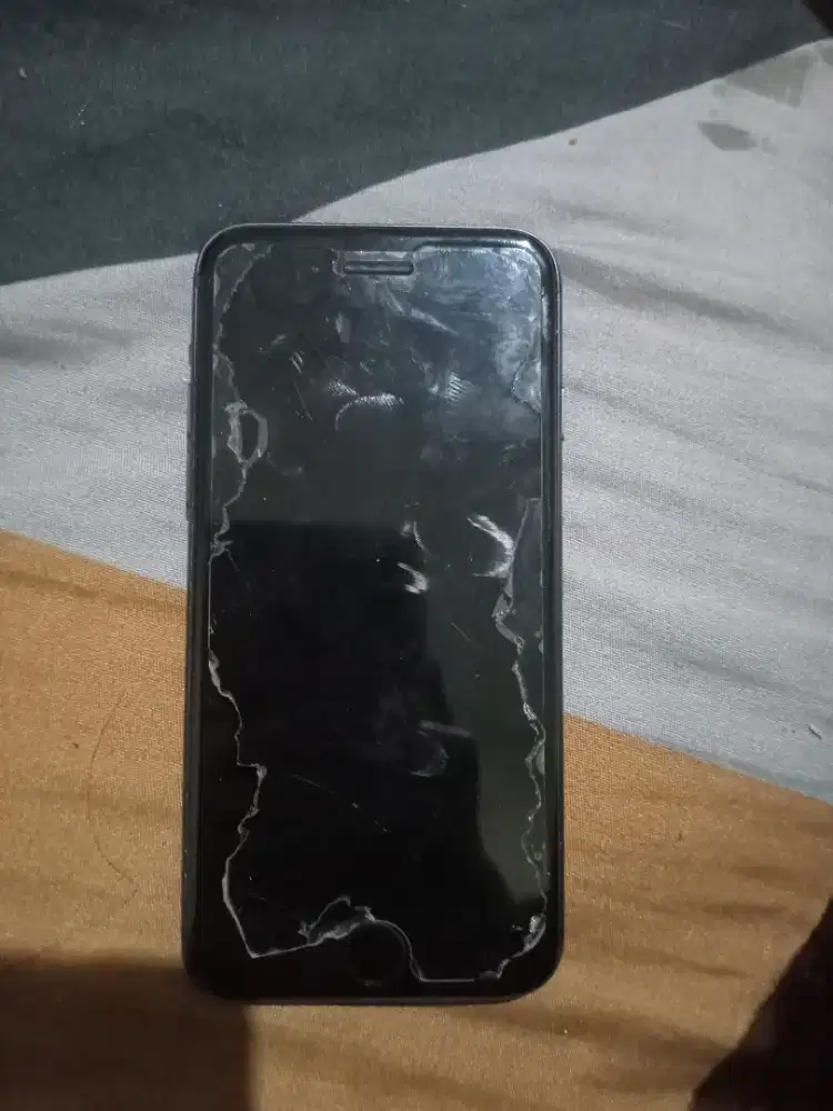 -preloved iphone 8 ibox ( read description)