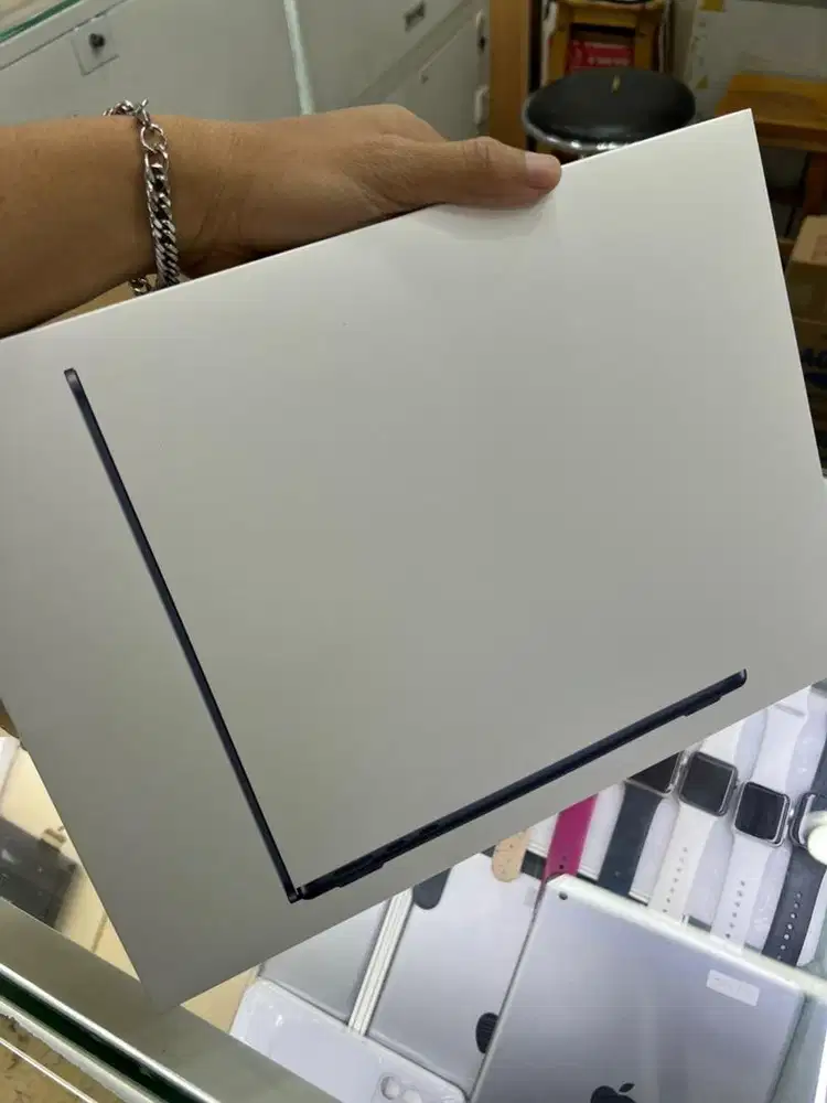 Macbook air m2 13 inch 16/256 ibox new belum aktif dan sege