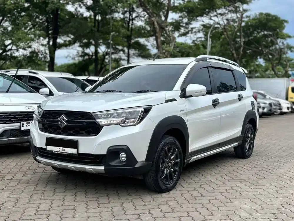 SUZUKI XL 7 BETA HYBRID 2023 AT PUTIH KM 30RB