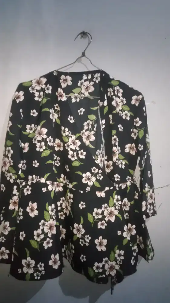 PRELOVED BAJU LUARAN