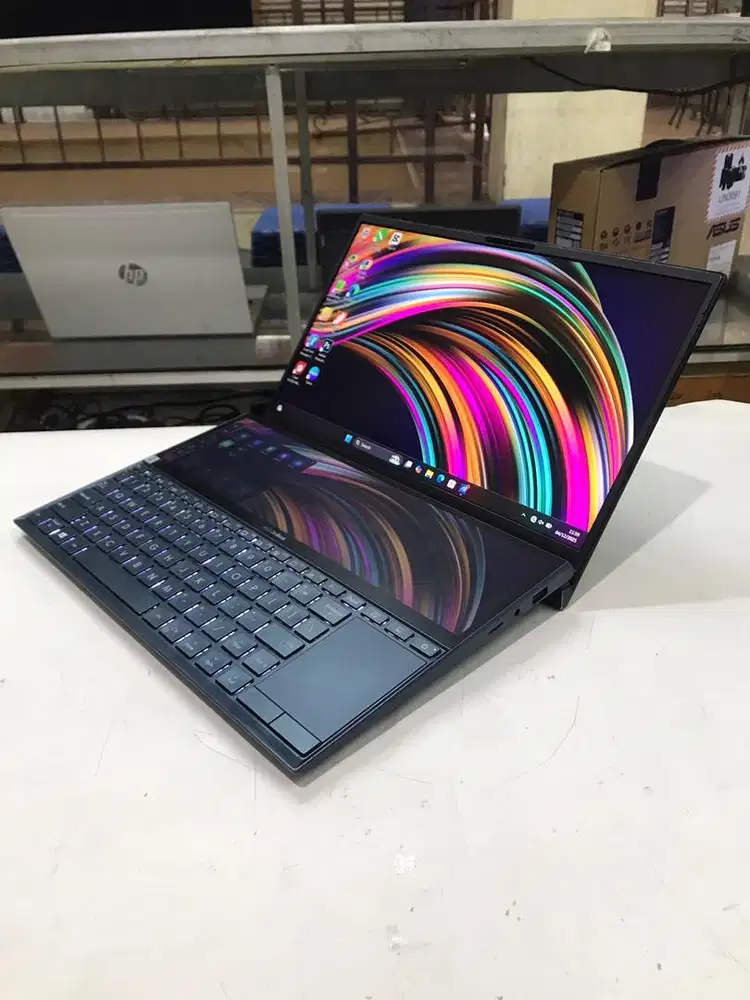 Asus Zenbook Duo Ux481F i7 Gen10 Nvidia 16GB 1TB ssd 14 fhd screenpad